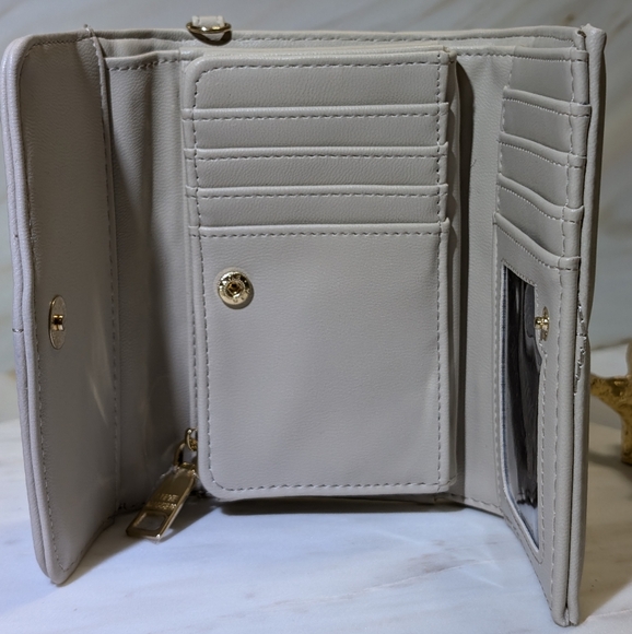 Like New! Steve Madden Bbrett Quilted Wristlet - Picture 6 of 12